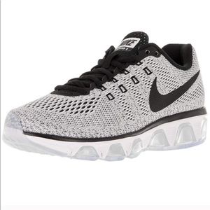 Nike tailwind 8